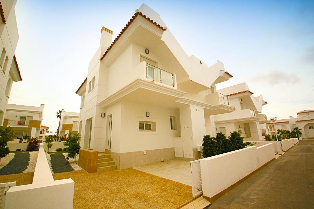 Luxury Bungalow Allegra 43 With Ac And Pool Сиудад Кесада Екстериор снимка